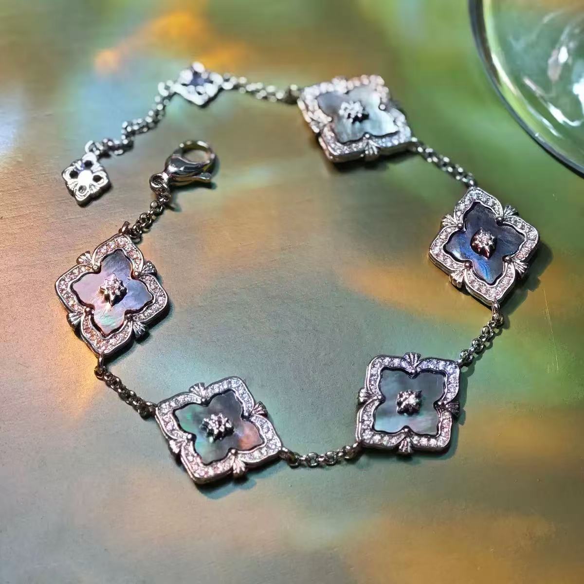 Grey Hue Clover Jewelry Set
